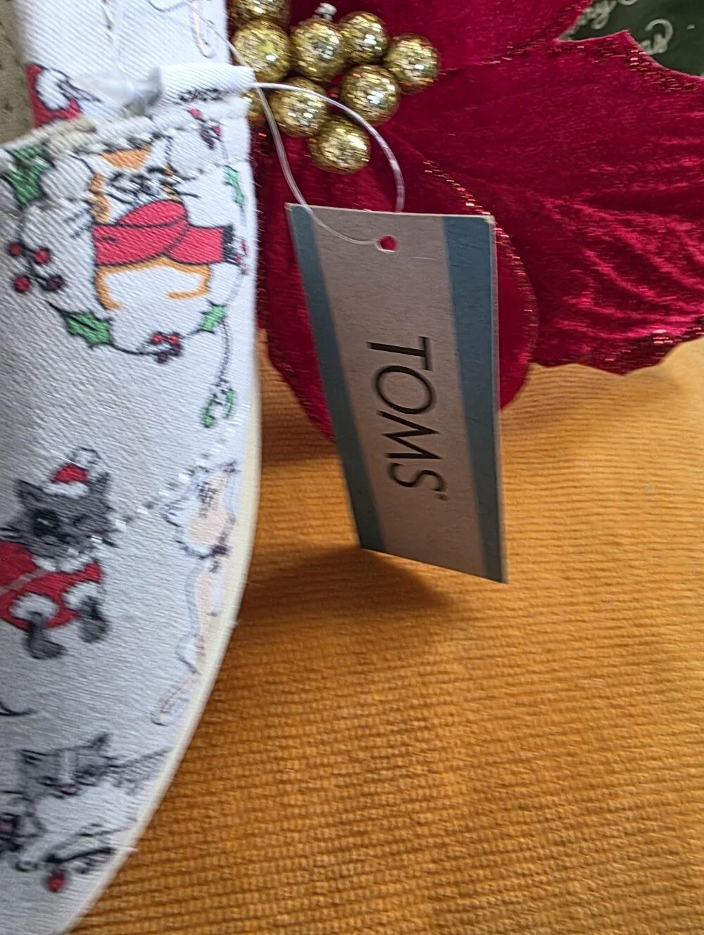 NWT TOMS Christmas Cats Slip-On Shoes – Kids 4/4.5 Women’s Size 6